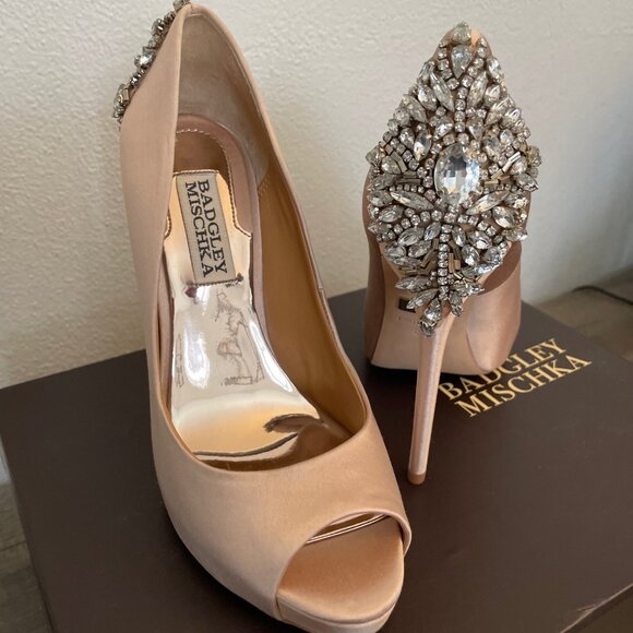 Badgley Mischka Satin Heels – Soft Pink with Crystal Embellishments – Size 5.5 - Picture 3 of 10